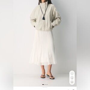 Aritzia Wilfred twirl pleated skirt gorgeous
